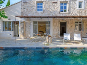 Maison rénovée à Maussane avec piscine et patio - FR-1-599-110